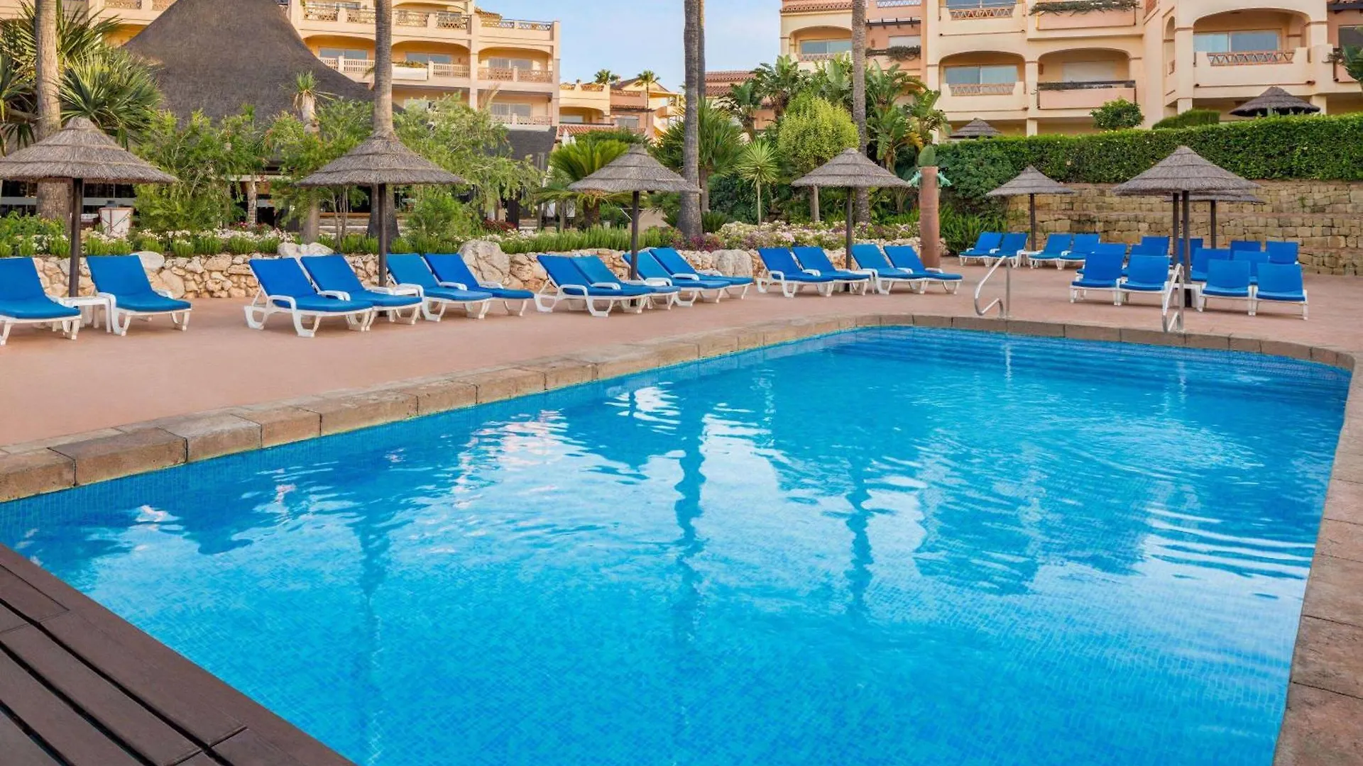 Апарт отель Wyndham Grand Costa Del Sol El Faro Апарт-отель